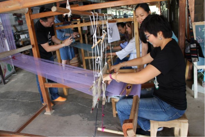Traditionnal Weaving in Thailand