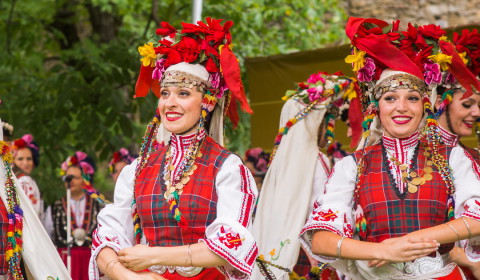 Traditional bulgarian dances and musics workshop in Gabrovo